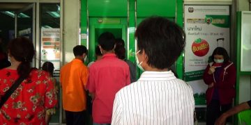 เงินเยียวยาเกษตรกรอกกแล้ว..!! วันแรกคึกคัก