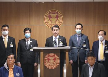 ชาวไร่อ้อยซึ่งใจแห่ขอบคุณ “สุริยะ” หลังรัฐบาลช่วยเยียวยาเกษตรกร